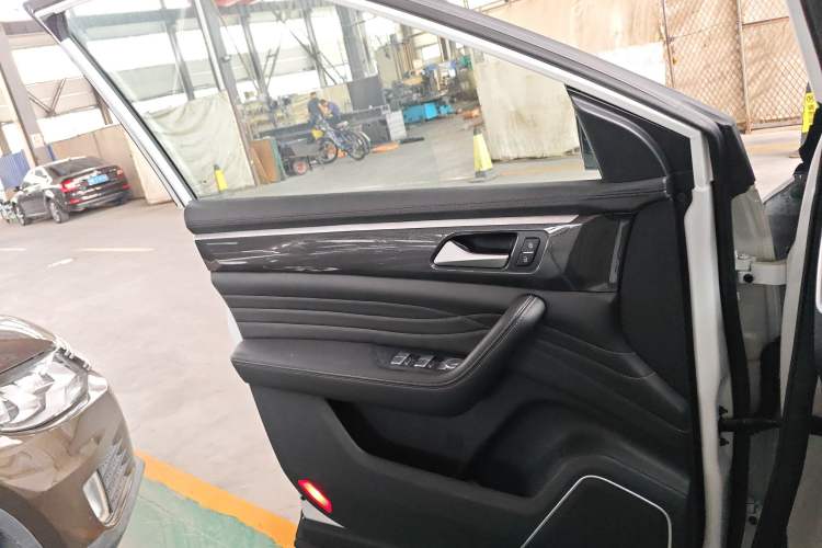 Used Dongfeng Fengon ix7 2020 2.0 TGDI Automatic Two-Wheel Drive Urban Luxury Edition Left Front Door Interior