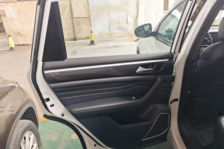 Used Dongfeng Fengon ix7 2020 2.0 TGDI Automatic Two-Wheel Drive Urban Luxury Edition Left Rear Door Interior