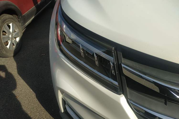 Used Dongfeng Fengon ix7 2020 2.0 TGDI Automatic All-Wheel Drive Comfort Edition Right Front Headlight