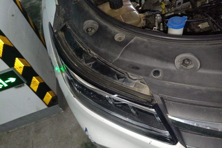 Used Dongfeng Fengon ix7 2020 2.0 TGDI Automatic All-Wheel-Drive ZhenTu Edition Right Front Headlight