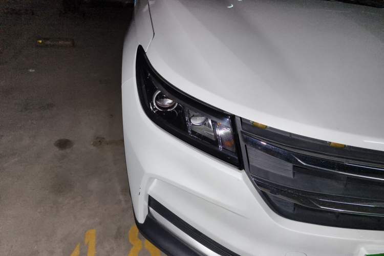 Used Dongfeng Fengon ix7 2020 2.0 TGDI Automatic Two-Wheel Drive Urban Luxury Edition Right Front Headlight