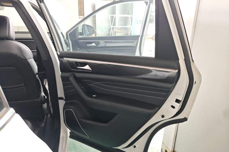 Used Dongfeng Fengon ix7 2020 2.0 TGDI Automatic Two-Wheel Drive Urban Luxury Edition Right Rear Door Interior