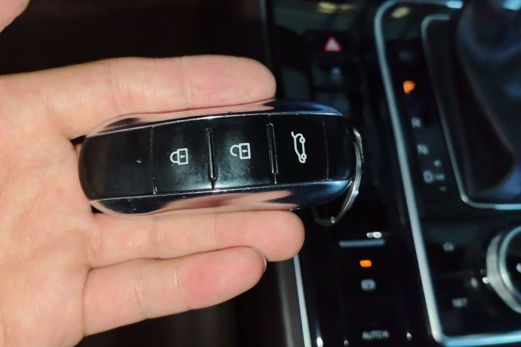 Used Dongfeng Fengon ix7 2020 2.0 TGDI Automatic All-Wheel-Drive ZhenTu Edition Vehicle Key
