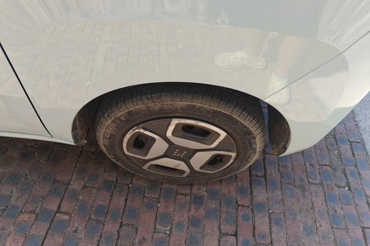 Used Dongfeng Fengon MINIEV 2022 Simple Style Comfort Version Right Front Wheel Hub