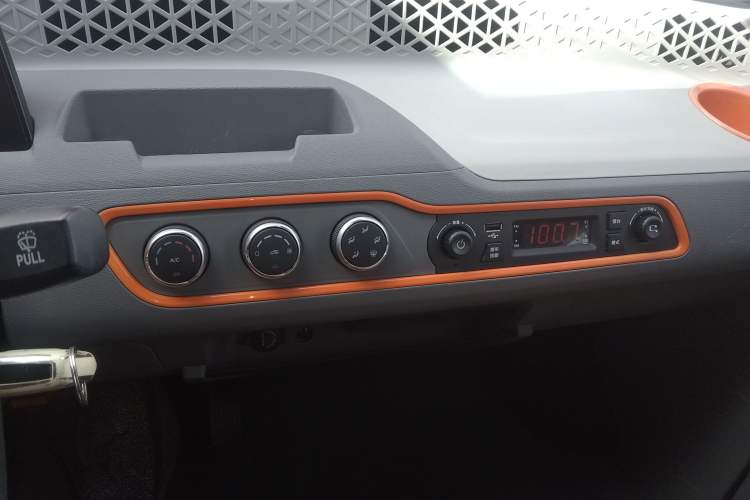 Used Dongfeng Fengon MINIEV 2022 Shishi Style Luxury Version Audio And AC Panel