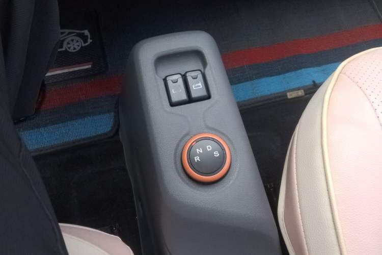 Used Dongfeng Fengon MINIEV 2022 Shishi Style Luxury Version Gear Lever