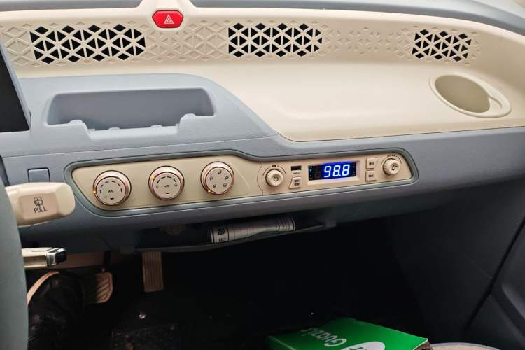 Used Dongfeng Fengon MINIEV 2022 Candy Edition Lightly Sweeted Audio And AC Panel