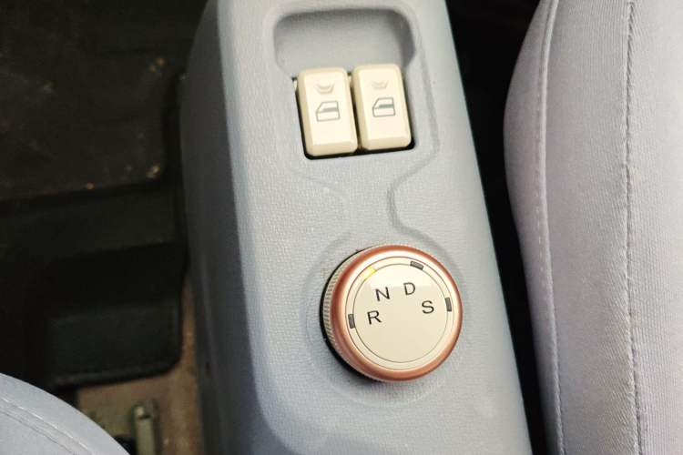 Used Dongfeng Fengon MINIEV 2022 Candy Edition Lightly Sweeted Gear Lever