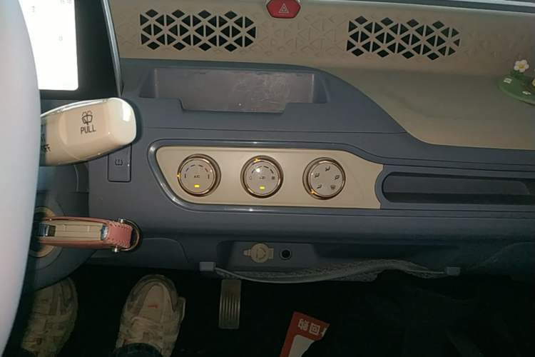 Used Dongfeng Fengon MINIEV 2022 Candy-Style Lollipop Audio And AC Panel