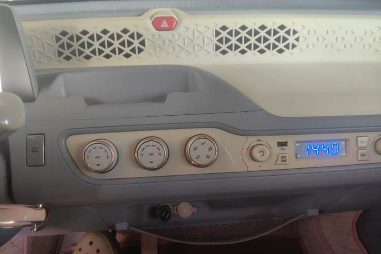 Used Dongfeng Fengon MINIEV 2022 Shishi Style Luxury Version Audio And AC Panel