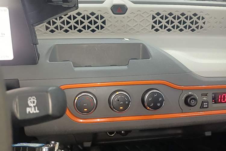 Used Dongfeng Fengon MINIEV 2022 Simple Style Comfort Version Audio And AC Panel