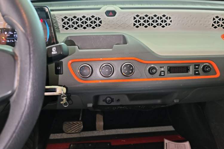 Used Dongfeng Fengon MINIEV 2022 Candy-Style Bubble Gum Audio And AC Panel