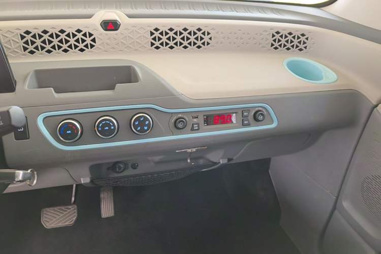 Used Dongfeng Fengon MINIEV 2022 Simple Style Comfort Version Audio And AC Panel