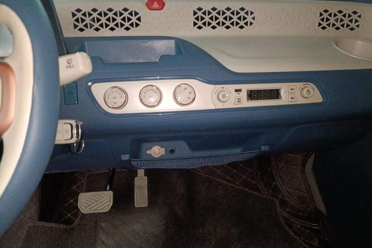 Used Dongfeng Fengon MINIEV 2022 Candy Edition Full Sugar Audio And AC Panel