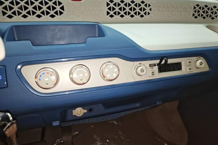 Used Dongfeng Fengon MINIEV 2022 Candy-Style Marshmallow Audio And AC Panel
