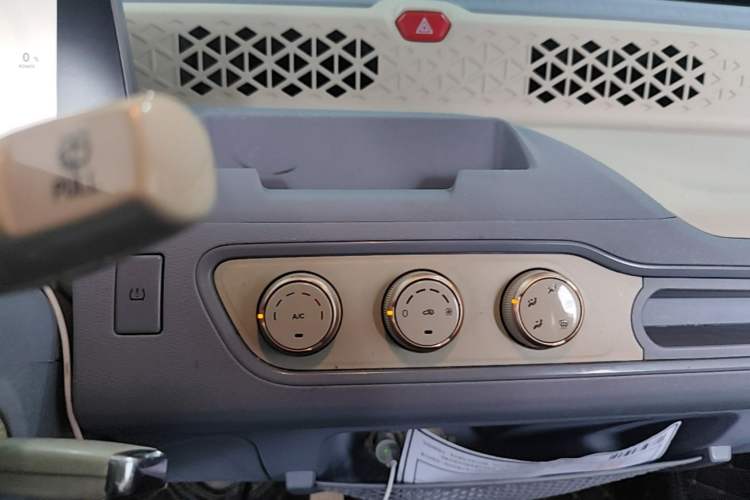 Used Dongfeng Fengon MINIEV 2022 Candy-Style Marshmallow Audio And AC Panel