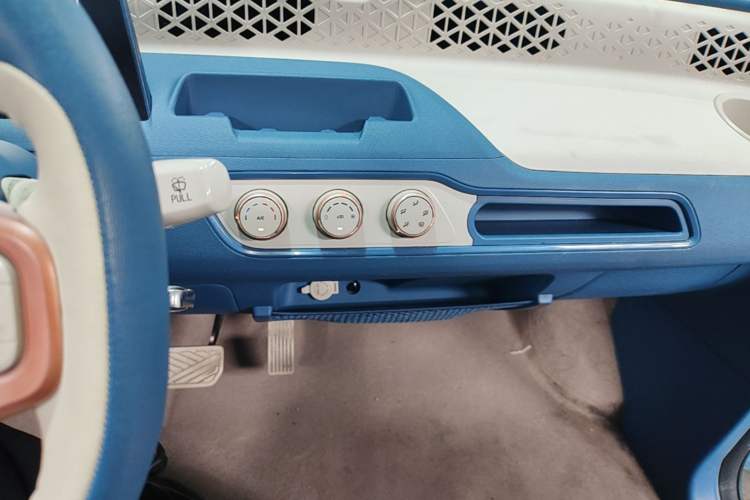 Used Dongfeng Fengon MINIEV 2022 Candy-Style Lollipop Audio And AC Panel