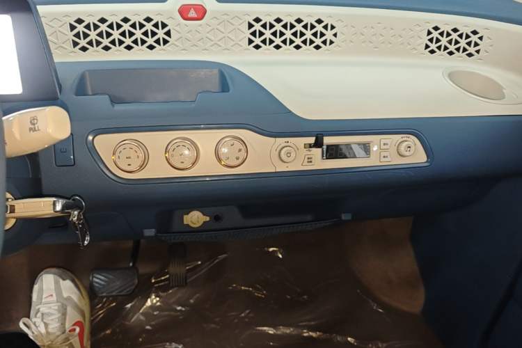 Used Dongfeng Fengon MINIEV 2022 Candy-Style Marshmallow Audio And AC Panel