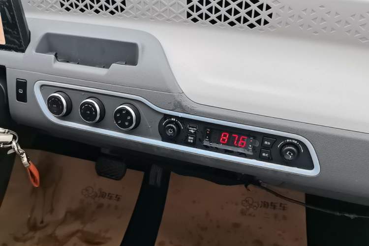Used Dongfeng Fengon MINIEV 2022 Shishi Style Luxury Version Audio And AC Panel