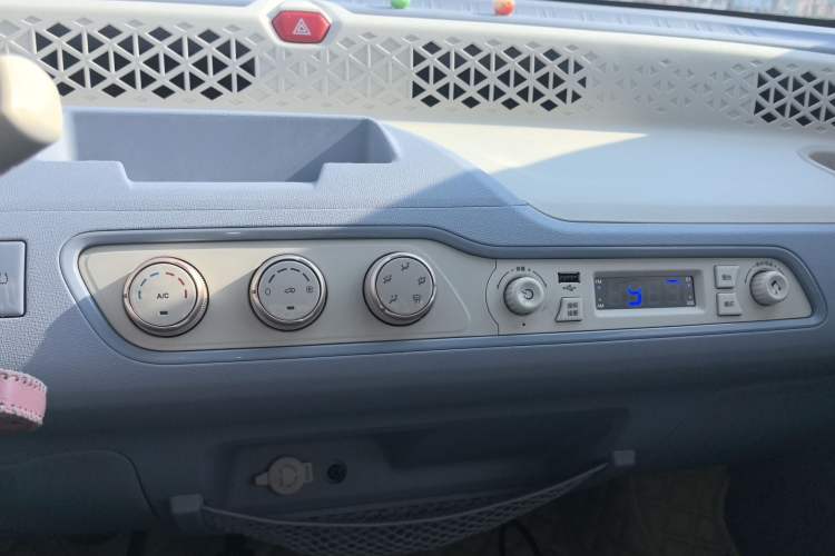 Used Dongfeng Fengon MINIEV 2022 Candy-Style Lollipop Audio And AC Panel