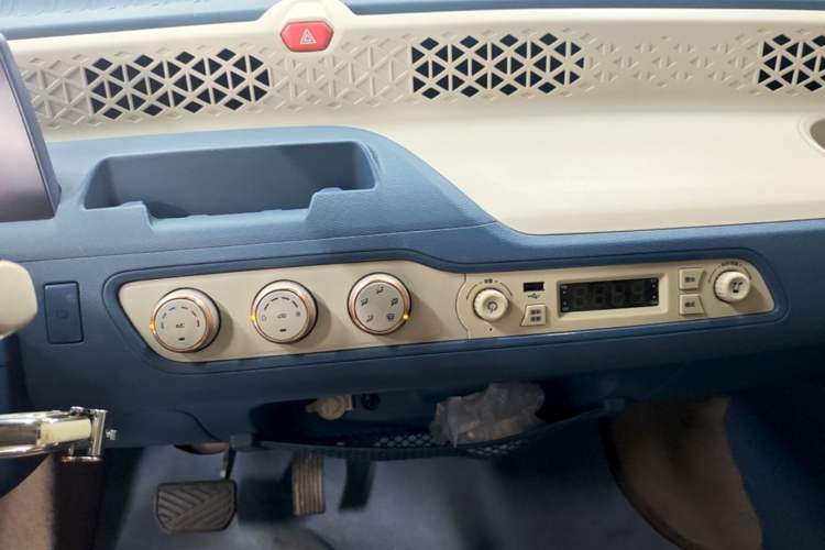 Used Dongfeng Fengon MINIEV 2022 Candy-Style Marshmallow Audio And AC Panel