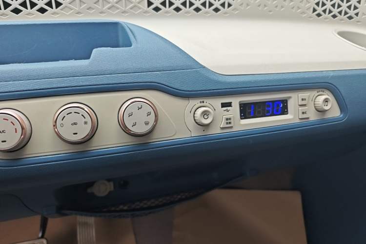 Used Dongfeng Fengon MINIEV 2022 Candy Edition Half-Sugar Audio And AC Panel