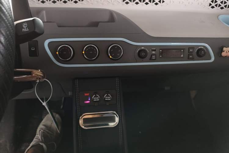 Used Dongfeng Fengon MINIEV 2022 Shishi Style Luxury Version Audio And AC Panel