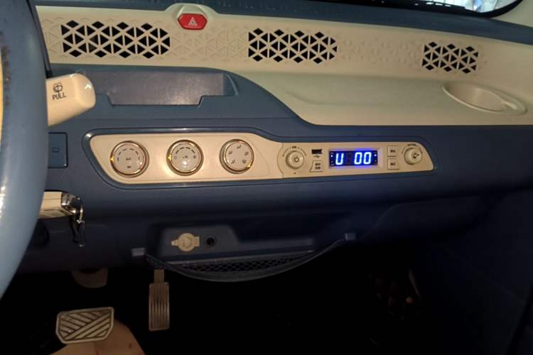Used Dongfeng Fengon MINIEV 2022 Candy Edition Half-Sugar Audio And AC Panel