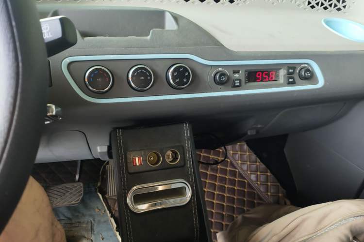 Used Dongfeng Fengon MINIEV 2022 Simple Style Comfort Version Audio And AC Panel
