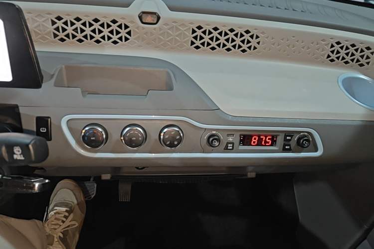 Used Dongfeng Fengon MINIEV 2022 Simple Style Comfort Version Audio And AC Panel