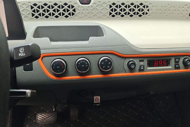 Used Dongfeng Fengon MINIEV 2022 Shishi Style Luxury Version Audio And AC Panel