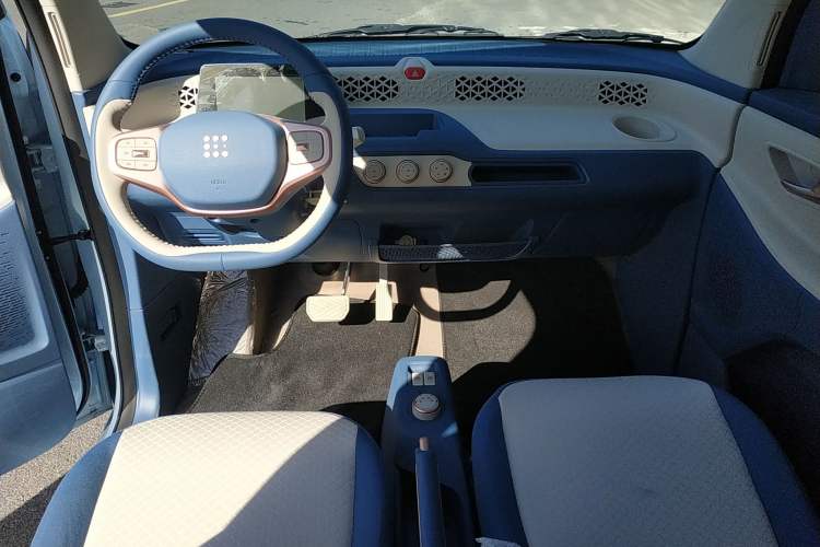 Used Dongfeng Fengon MINIEV 2022 Candy-Style Lollipop Center Console