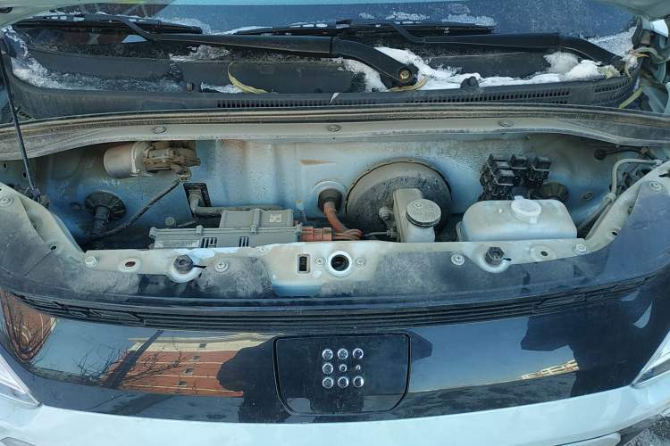 Used Dongfeng Fengon MINIEV 2022 Candy-Style Bubble Gum Engine Bay