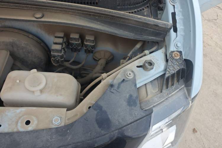 Used Dongfeng Fengon MINIEV 2022 Shishi Style Practical Version Engine Bay Left