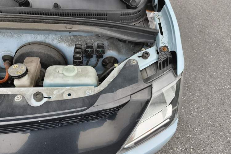 Used Dongfeng Fengon MINIEV 2022 Candy-Style Marshmallow Engine Bay Left