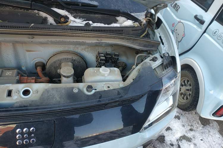 Used Dongfeng Fengon MINIEV 2022 Candy-Style Bubble Gum Engine Bay Left