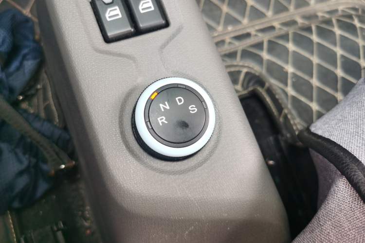 Used Dongfeng Fengon MINIEV 2022 Shishi Style Practical Version Gear Lever