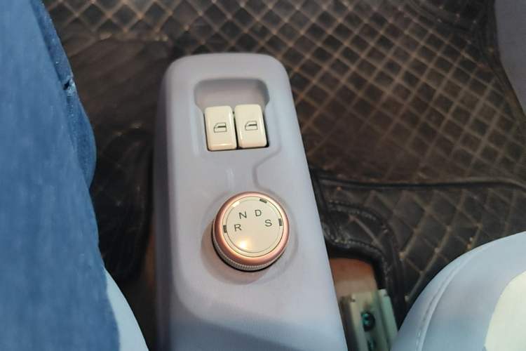 Used Dongfeng Fengon MINIEV 2022 Candy-Style Marshmallow Gear Lever