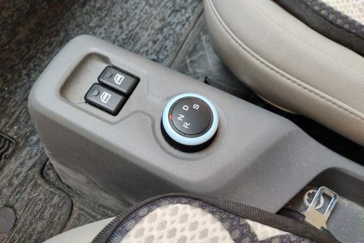Used Dongfeng Fengon MINIEV 2022 Candy Edition Lightly Sweeted Gear Lever