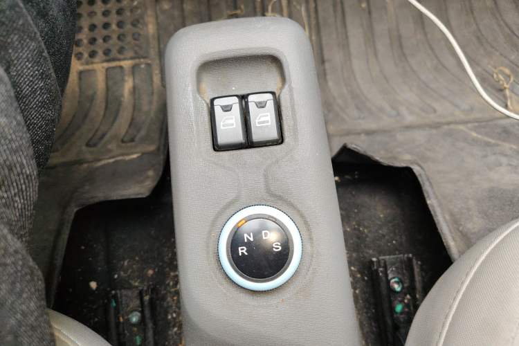 Used Dongfeng Fengon MINIEV 2022 Simple Style Comfort Version Gear Lever