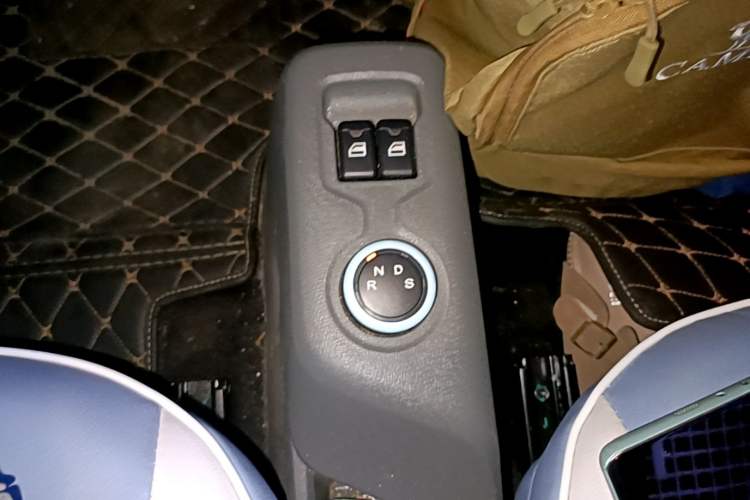 Used Dongfeng Fengon MINIEV 2022 Simple Style Comfort Version Gear Lever