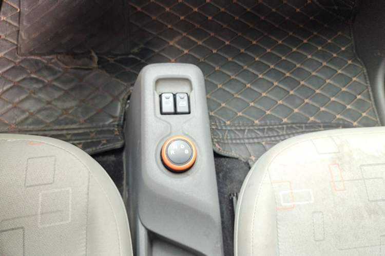 Used Dongfeng Fengon MINIEV 2022 Shishi Style Luxury Version Gear Lever