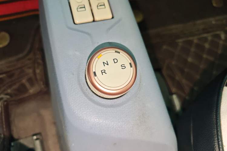 Used Dongfeng Fengon MINIEV 2022 Candy Edition Half-Sugar Gear Lever