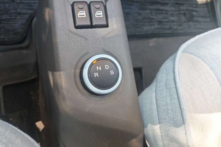Used Dongfeng Fengon MINIEV 2022 Shishi Style Luxury Version Gear Lever