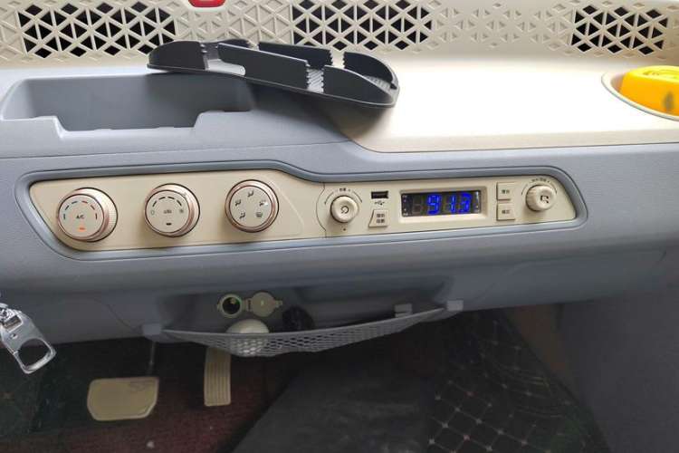 Used Dongfeng Fengon MINIEV 2022 Candy Edition Lightly Sweeted Interior 3