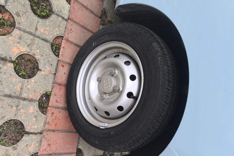Used Dongfeng Fengon MINIEV 2022 Shishi Style Practical Version Left Front Wheel Hub