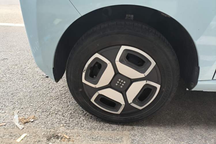Used Dongfeng Fengon MINIEV 2022 Shishi Style Luxury Version Left Front Wheel Hub