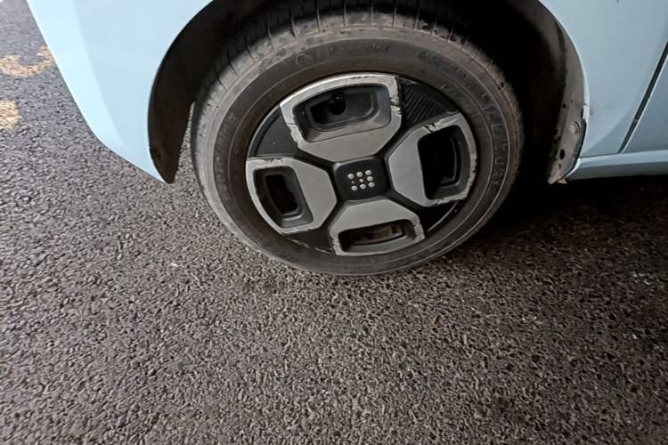 Used Dongfeng Fengon MINIEV 2022 Simple Style Comfort Version Left Front Wheel Hub