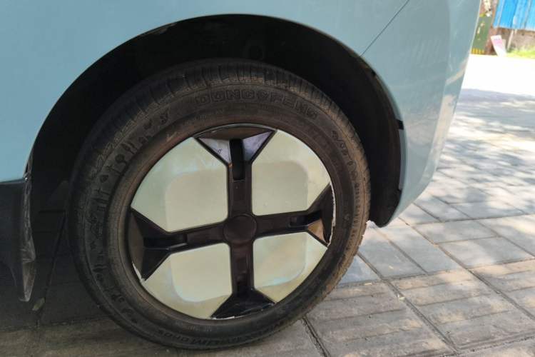 Used Dongfeng Fengon MINIEV 2022 Simple Style Comfort Version Right Front Wheel Hub