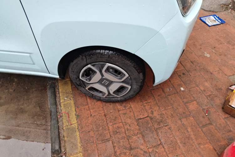 Used Dongfeng Fengon MINIEV 2022 Simple Style Comfort Version Right Front Wheel Hub